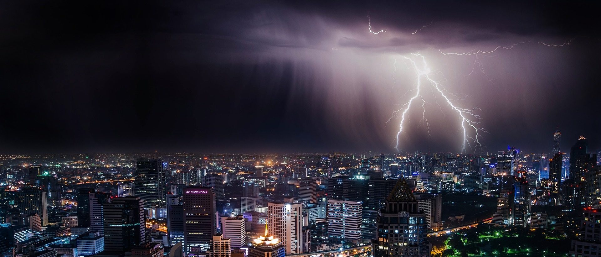lightning-1082080_1920